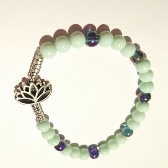 Mint Green Bracelet glass beads flower charm bead - Picture 2 of 4